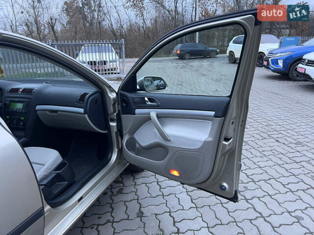 Бежевый Шкода Октавия, объемом двигателя 1.6 л и пробегом 212 тыс. км за 5490 $, фото 22 на Automoto.ua