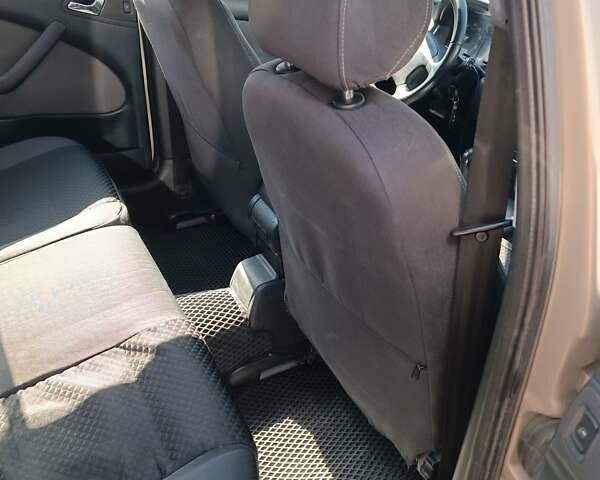 Бежевий Шкода Октавія, об'ємом двигуна 1.6 л та пробігом 380 тис. км за 3999 $, фото 2 на Automoto.ua