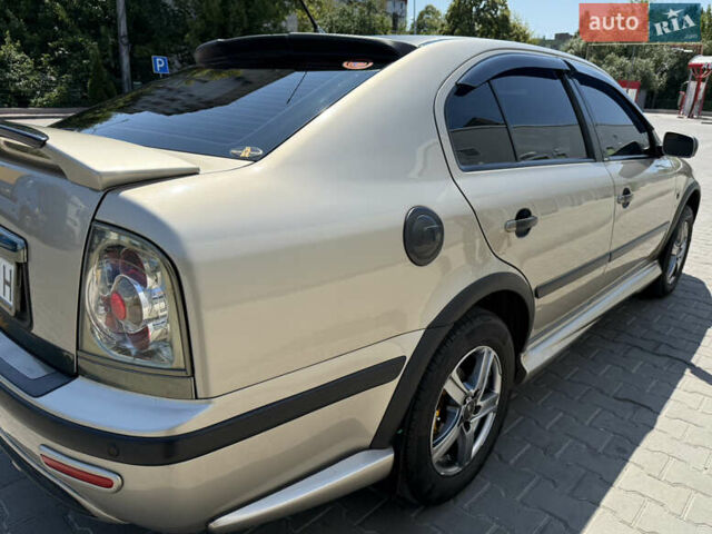 Бежевый Шкода Октавия, объемом двигателя 2 л и пробегом 125 тыс. км за 8500 $, фото 5 на Automoto.ua