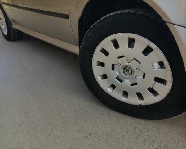 Бежевый Шкода Октавия, объемом двигателя 1.6 л и пробегом 255 тыс. км за 4000 $, фото 12 на Automoto.ua