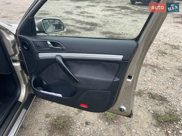 Бежевий Шкода Октавія, об'ємом двигуна 0 л та пробігом 235 тис. км за 6450 $, фото 65 на Automoto.ua