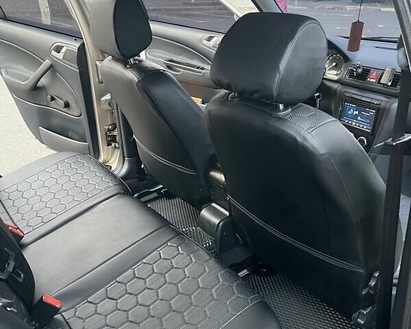 Бежевий Шкода Октавія, об'ємом двигуна 1.6 л та пробігом 200 тис. км за 6200 $, фото 21 на Automoto.ua