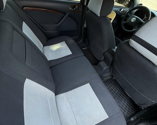 Бежевый Шкода Октавия, объемом двигателя 2 л и пробегом 125 тыс. км за 8500 $, фото 20 на Automoto.ua