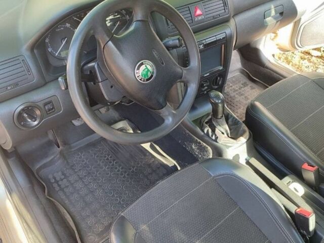 Бежевый Шкода Октавия, объемом двигателя 1.6 л и пробегом 270 тыс. км за 4500 $, фото 4 на Automoto.ua