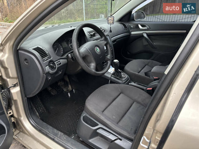 Бежевий Шкода Октавія, об'ємом двигуна 1.6 л та пробігом 347 тис. км за 5200 $, фото 9 на Automoto.ua