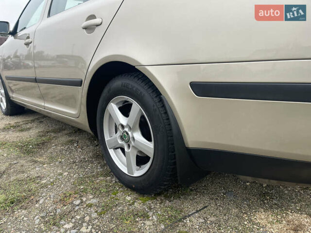 Бежевий Шкода Октавія, об'ємом двигуна 0 л та пробігом 235 тис. км за 6450 $, фото 41 на Automoto.ua