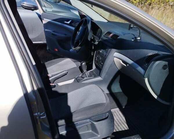 Бежевий Шкода Октавія, об'ємом двигуна 1.6 л та пробігом 245 тис. км за 6000 $, фото 2 на Automoto.ua