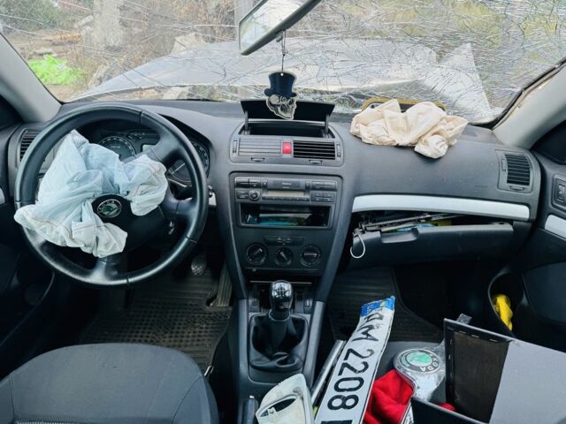 Бежевий Шкода Октавія, об'ємом двигуна 1.6 л та пробігом 300 тис. км за 1900 $, фото 5 на Automoto.ua