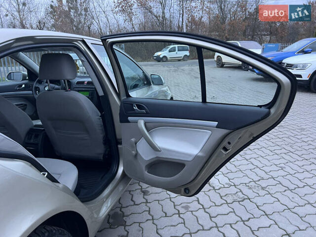 Бежевый Шкода Октавия, объемом двигателя 1.6 л и пробегом 212 тыс. км за 5490 $, фото 25 на Automoto.ua