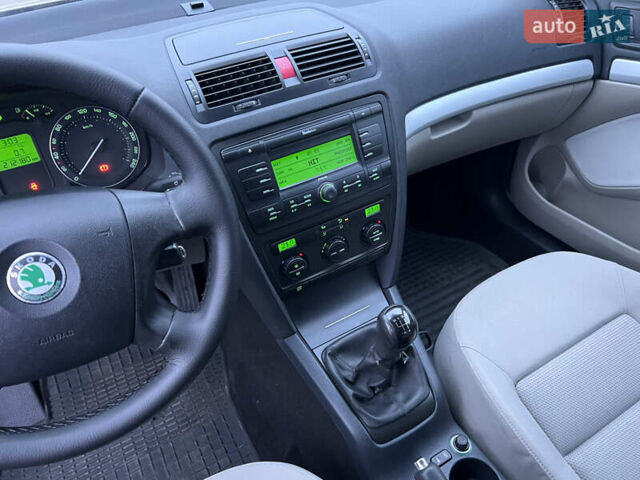 Бежевый Шкода Октавия, объемом двигателя 1.6 л и пробегом 212 тыс. км за 5490 $, фото 17 на Automoto.ua