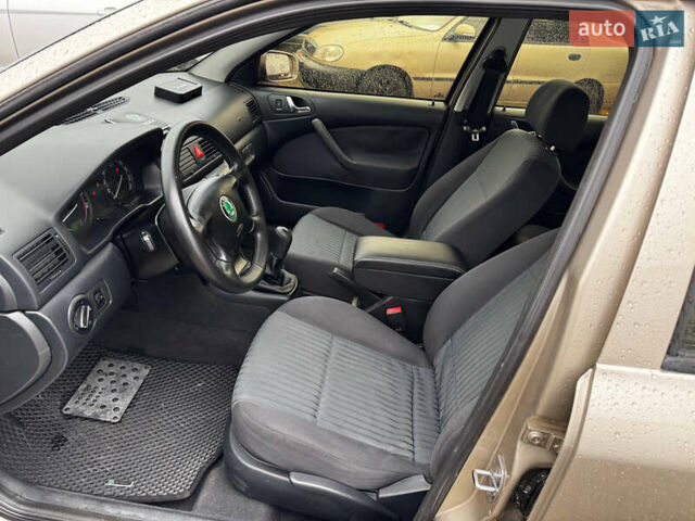 Бежевый Шкода Октавия, объемом двигателя 1.6 л и пробегом 245 тыс. км за 4999 $, фото 7 на Automoto.ua