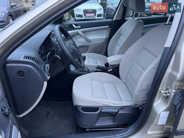 Бежевый Шкода Октавия, объемом двигателя 1.6 л и пробегом 212 тыс. км за 5490 $, фото 10 на Automoto.ua