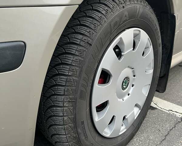 Бежевий Шкода Октавія, об'ємом двигуна 1.6 л та пробігом 200 тис. км за 6200 $, фото 14 на Automoto.ua