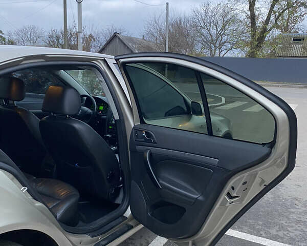 Бежевый Шкода Октавия, объемом двигателя 1.9 л и пробегом 350 тыс. км за 4999 $, фото 43 на Automoto.ua