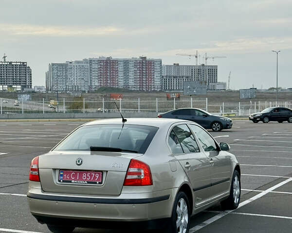 Бежевый Шкода Октавия, объемом двигателя 1.6 л и пробегом 190 тыс. км за 6400 $, фото 6 на Automoto.ua