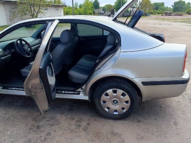 Бежевый Шкода Октавия, объемом двигателя 1.6 л и пробегом 390 тыс. км за 4150 $, фото 2 на Automoto.ua