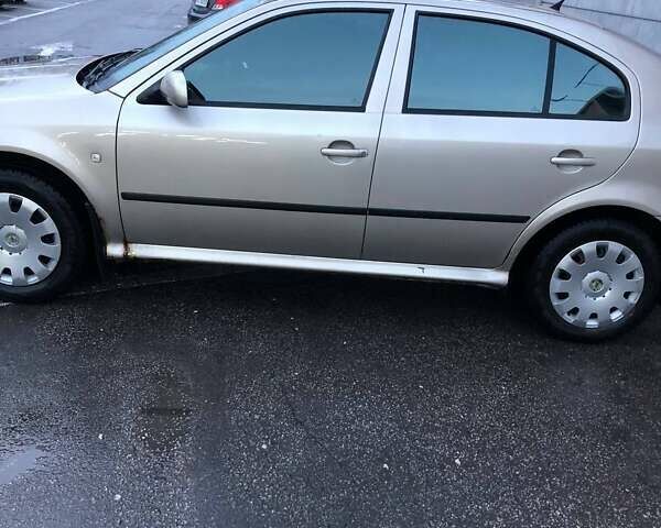 Бежевый Шкода Октавия, объемом двигателя 1.6 л и пробегом 232 тыс. км за 5500 $, фото 1 на Automoto.ua