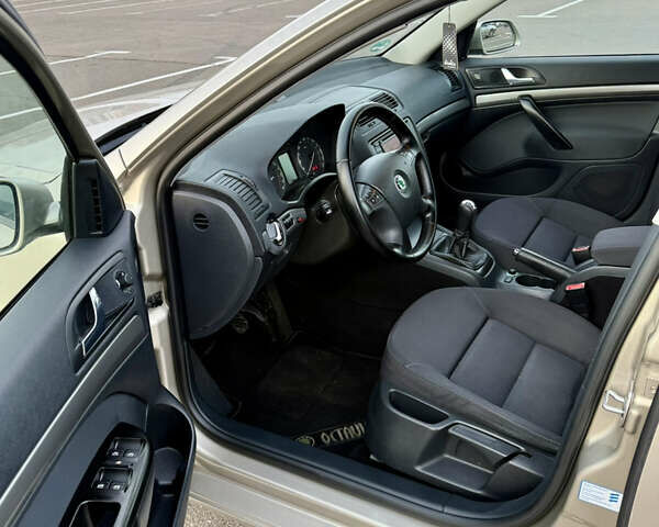 Бежевый Шкода Октавия, объемом двигателя 1.6 л и пробегом 190 тыс. км за 6400 $, фото 9 на Automoto.ua