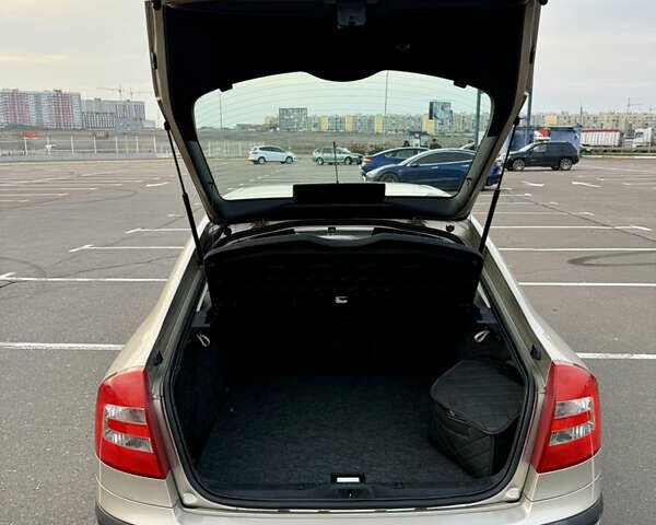 Бежевый Шкода Октавия, объемом двигателя 1.6 л и пробегом 190 тыс. км за 6400 $, фото 7 на Automoto.ua