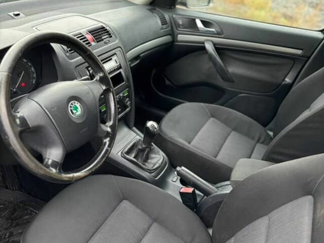 Бежевий Шкода Октавія, об'ємом двигуна 2 л та пробігом 310 тис. км за 2850 $, фото 6 на Automoto.ua