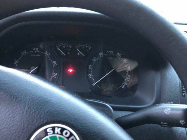 Бежевый Шкода Октавия, объемом двигателя 1.6 л и пробегом 323 тыс. км за 5500 $, фото 1 на Automoto.ua