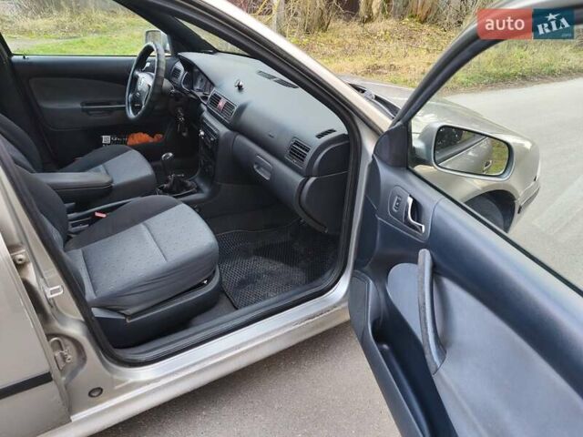 Бежевый Шкода Октавия, объемом двигателя 1.9 л и пробегом 275 тыс. км за 3300 $, фото 3 на Automoto.ua