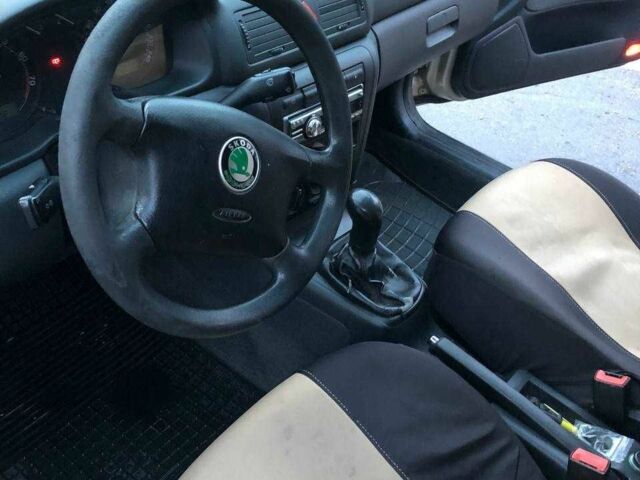 Бежевый Шкода Октавия, объемом двигателя 1.6 л и пробегом 323 тыс. км за 5500 $, фото 14 на Automoto.ua