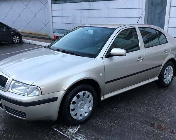 Бежевый Шкода Октавия, объемом двигателя 1.6 л и пробегом 232 тыс. км за 5500 $, фото 2 на Automoto.ua