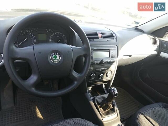 Бежевий Шкода Октавія, об'ємом двигуна 1.6 л та пробігом 277 тис. км за 2450 $, фото 1 на Automoto.ua
