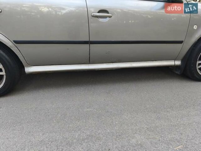 Бежевый Шкода Октавия, объемом двигателя 1.9 л и пробегом 275 тыс. км за 3300 $, фото 2 на Automoto.ua