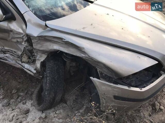 Бежевый Шкода Октавия, объемом двигателя 1.6 л и пробегом 215 тыс. км за 3000 $, фото 1 на Automoto.ua