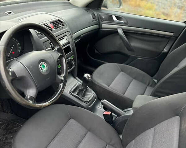 Бежевый Шкода Октавия, объемом двигателя 2.01 л и пробегом 310 тыс. км за 2850 $, фото 5 на Automoto.ua