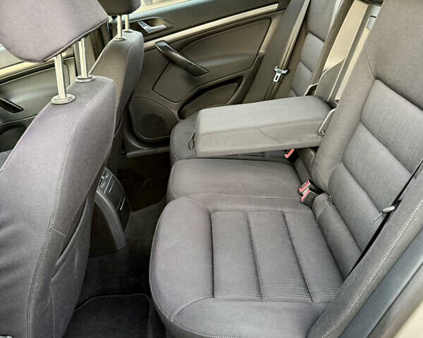 Бежевый Шкода Октавия, объемом двигателя 1.6 л и пробегом 190 тыс. км за 6400 $, фото 8 на Automoto.ua