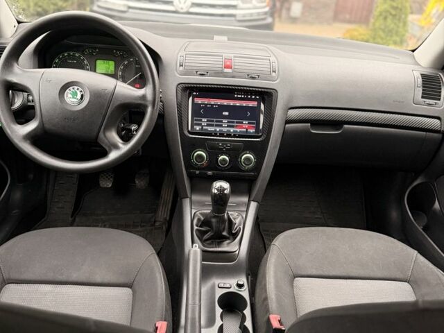 Бежевый Шкода Октавия, объемом двигателя 1.6 л и пробегом 263 тыс. км за 6200 $, фото 16 на Automoto.ua