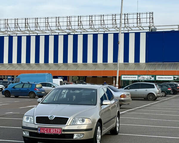 Бежевый Шкода Октавия, объемом двигателя 1.6 л и пробегом 190 тыс. км за 6400 $, фото 2 на Automoto.ua