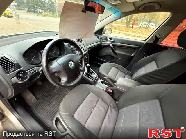 Бежевый Шкода Октавия, объемом двигателя 2 л и пробегом 298 тыс. км за 5300 $, фото 6 на Automoto.ua