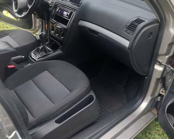 Бежевий Шкода Октавія, об'ємом двигуна 1.6 л та пробігом 320 тис. км за 4600 $, фото 5 на Automoto.ua