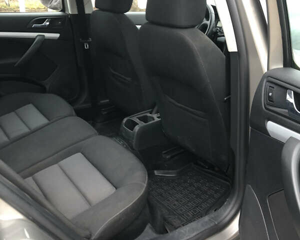 Бежевый Шкода Октавия, объемом двигателя 1.6 л и пробегом 102 тыс. км за 6200 $, фото 7 на Automoto.ua