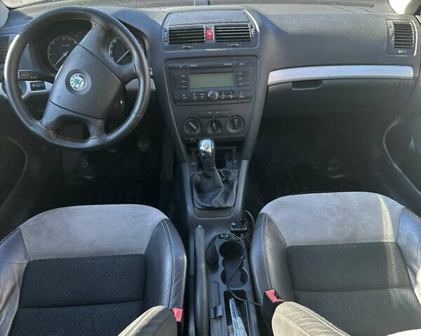 Бежевый Шкода Октавия, объемом двигателя 1.9 л и пробегом 325 тыс. км за 2650 $, фото 5 на Automoto.ua