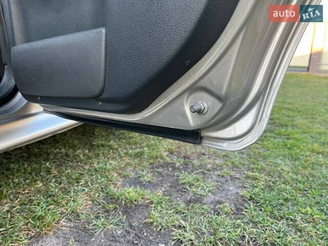 Бежевый Шкода Октавия, объемом двигателя 1.6 л и пробегом 387 тыс. км за 4600 $, фото 26 на Automoto.ua