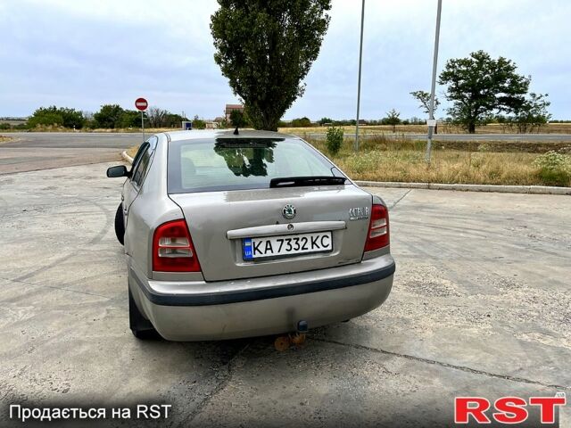 Бежевий Шкода Октавія, об'ємом двигуна 1.6 л та пробігом 345 тис. км за 3400 $, фото 2 на Automoto.ua