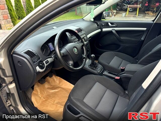 Бежевий Шкода Октавія, об'ємом двигуна 1.6 л та пробігом 206 тис. км за 6450 $, фото 5 на Automoto.ua