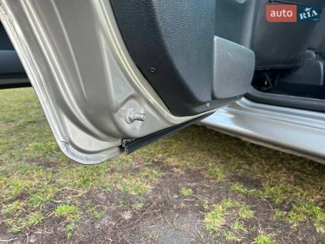 Бежевый Шкода Октавия, объемом двигателя 1.6 л и пробегом 387 тыс. км за 4600 $, фото 23 на Automoto.ua