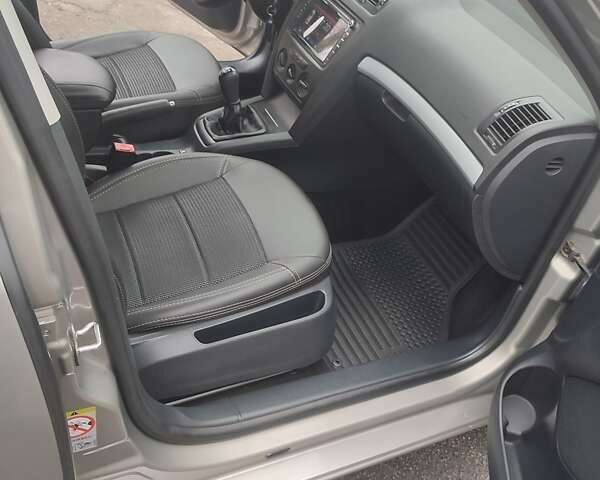 Бежевый Шкода Октавия, объемом двигателя 1.6 л и пробегом 220 тыс. км за 6650 $, фото 22 на Automoto.ua