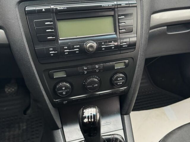 Бежевый Шкода Октавия, объемом двигателя 2 л и пробегом 298 тыс. км за 5300 $, фото 14 на Automoto.ua