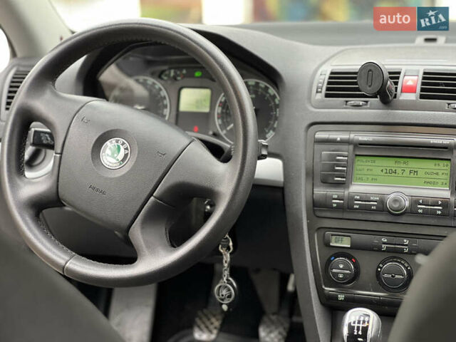 Бежевый Шкода Октавия, объемом двигателя 1.6 л и пробегом 240 тыс. км за 5300 $, фото 11 на Automoto.ua