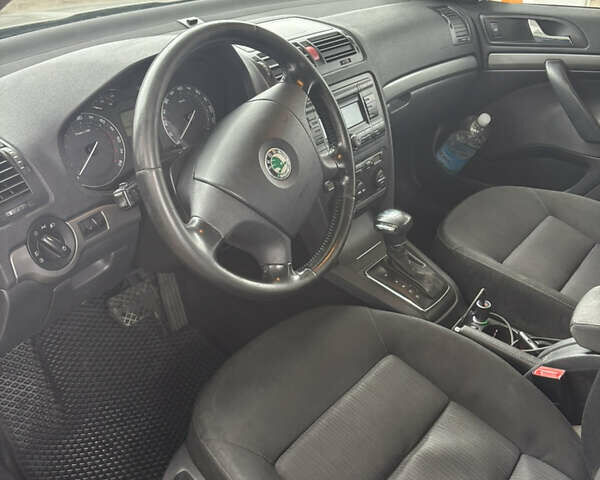 Бежевый Шкода Октавия, объемом двигателя 2.01 л и пробегом 200 тыс. км за 4100 $, фото 7 на Automoto.ua