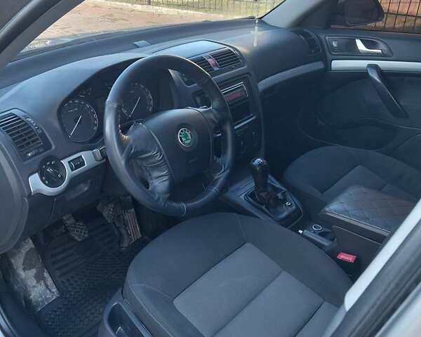 Бежевий Шкода Октавія, об'ємом двигуна 1.6 л та пробігом 306 тис. км за 4100 $, фото 1 на Automoto.ua