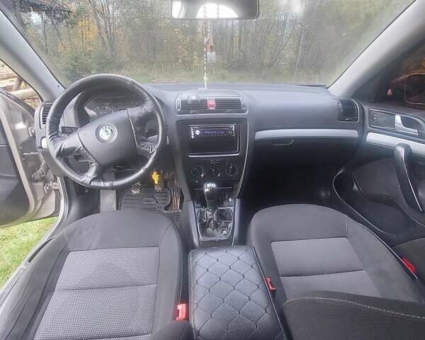 Бежевий Шкода Октавія, об'ємом двигуна 1.6 л та пробігом 320 тис. км за 4600 $, фото 10 на Automoto.ua