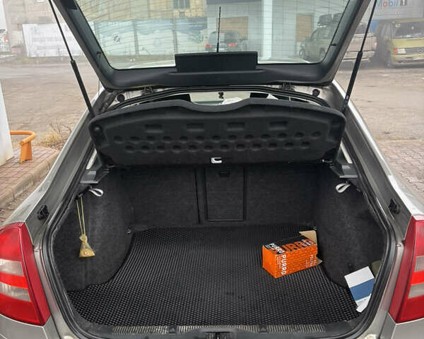 Бежевый Шкода Октавия, объемом двигателя 2.01 л и пробегом 200 тыс. км за 4100 $, фото 4 на Automoto.ua